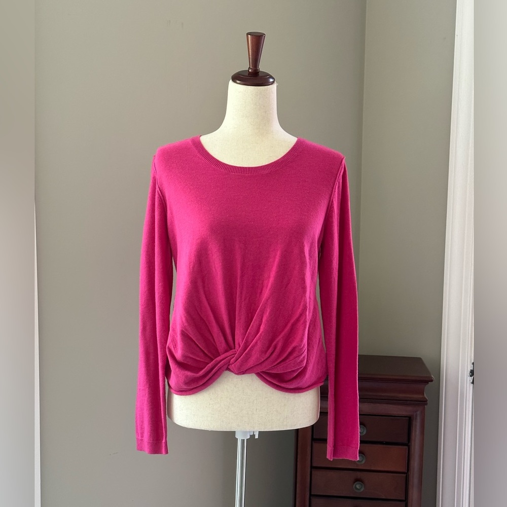 Flattering twist  - Raspberry Splendid sweater - M